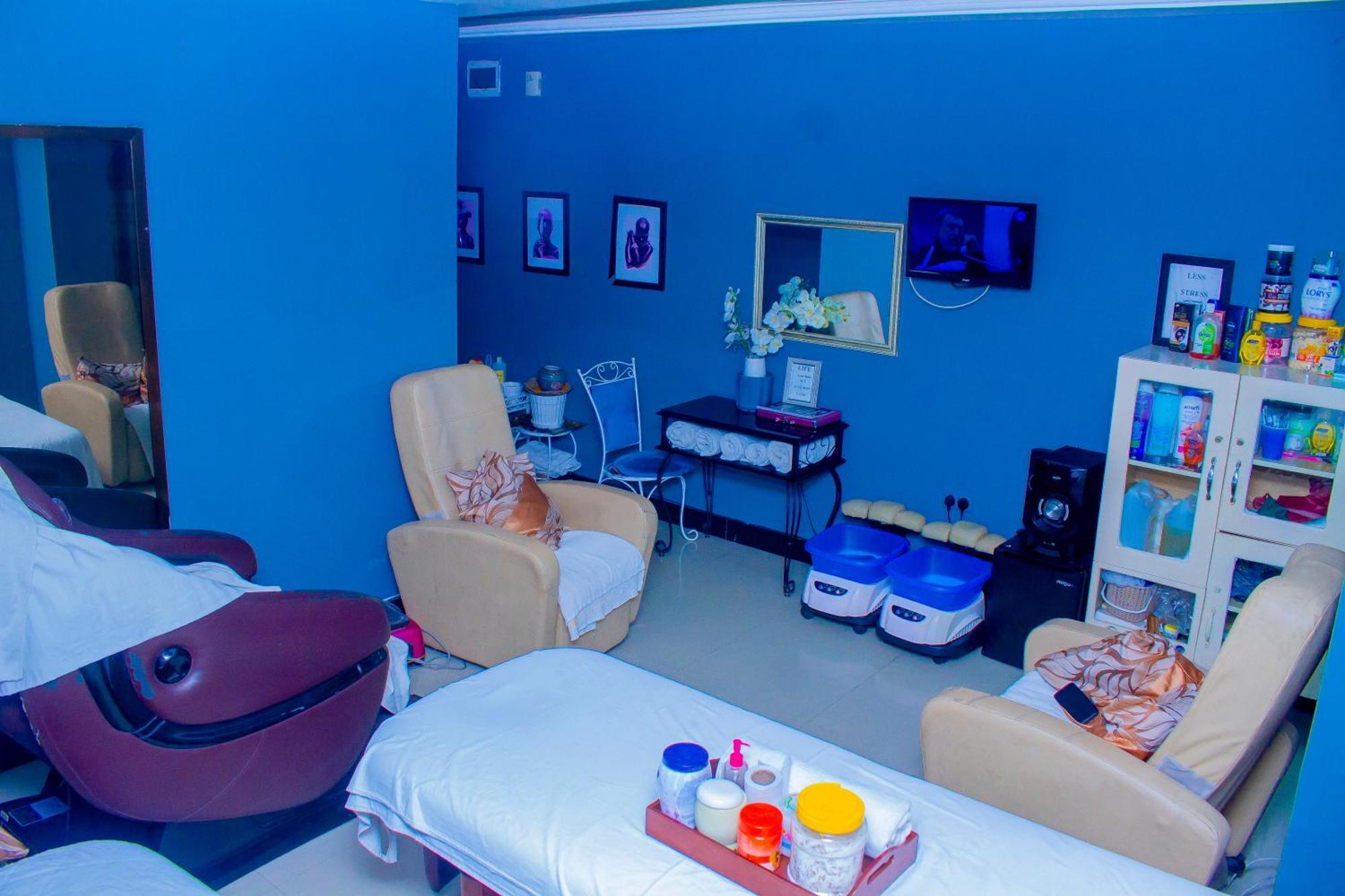 Nefaland Hotel Dar es Salaam Buitenkant foto